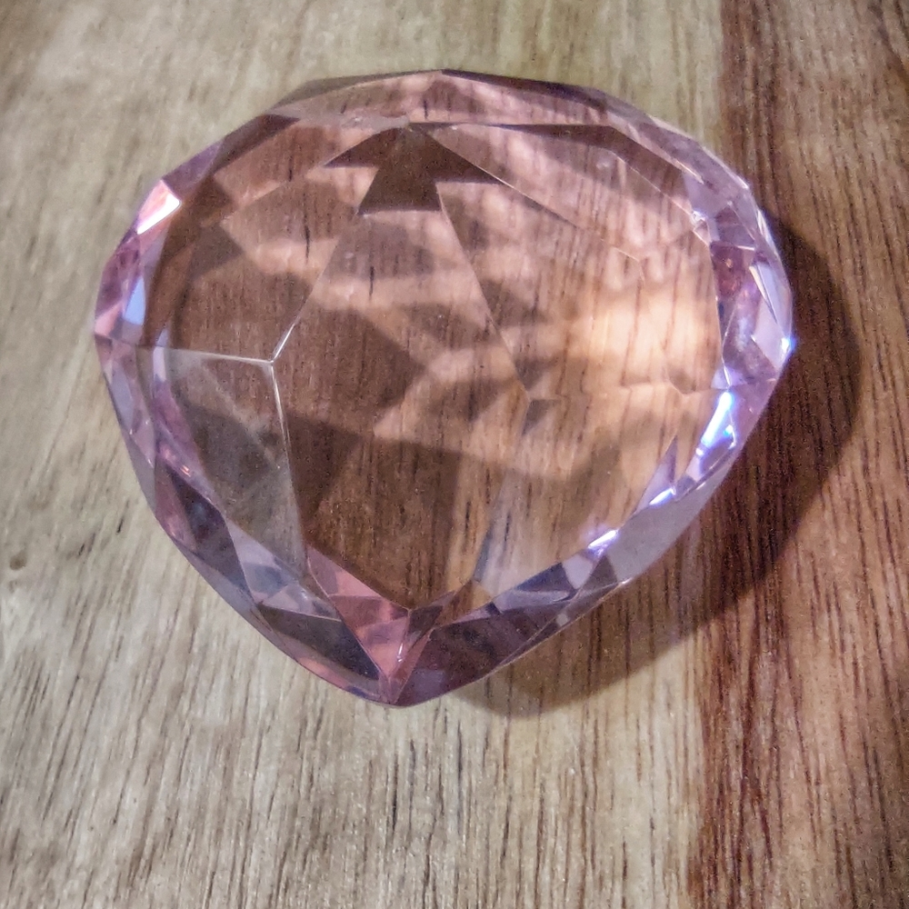 Pale pink heart shaped crystal paperweight